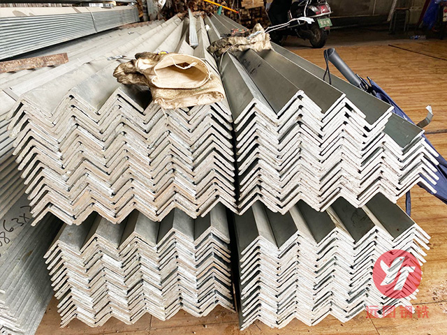 鍍鋅不等邊角鋼